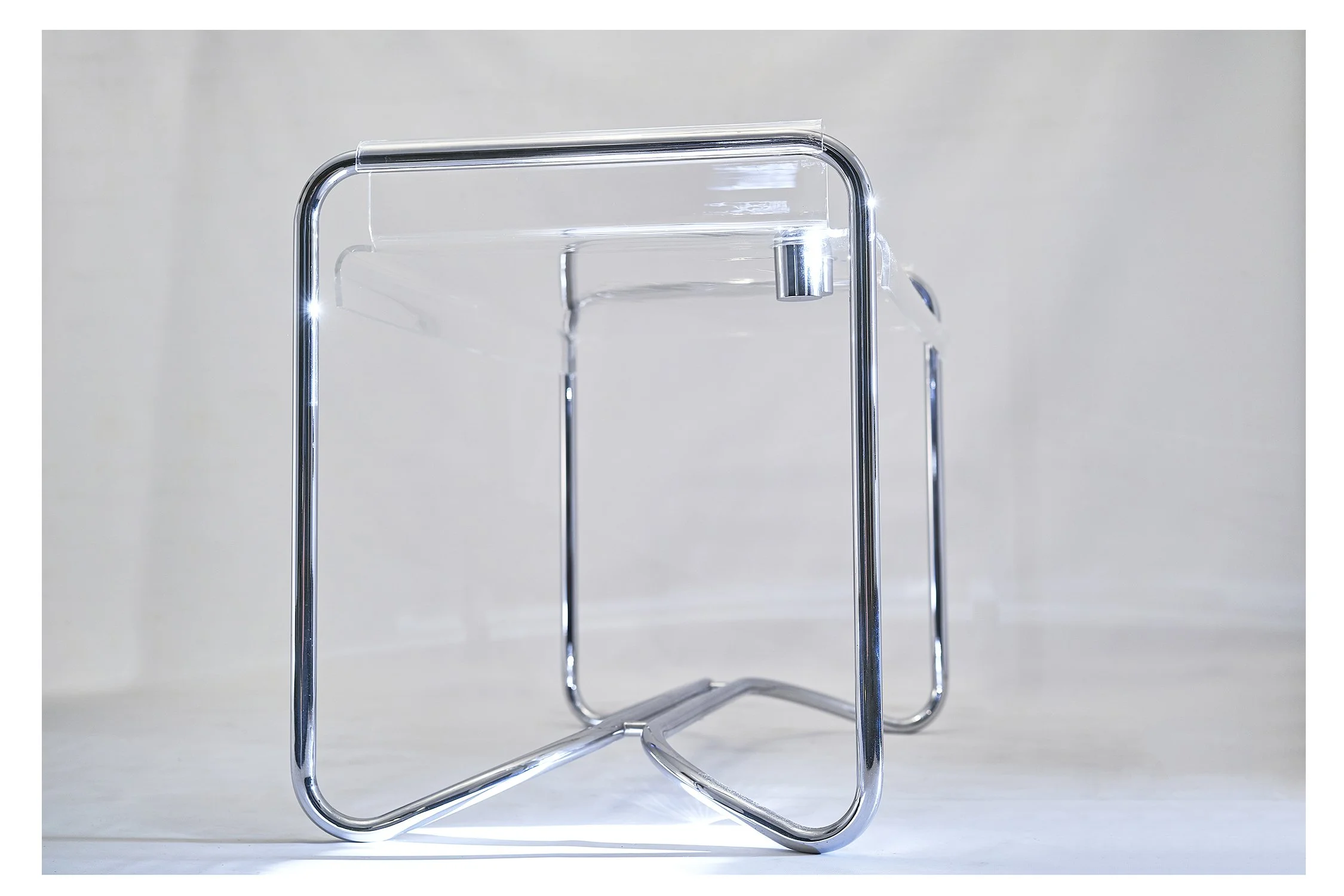 Italian Modern Fabio Lenci 111 Form Desk circa 1970s in lucite